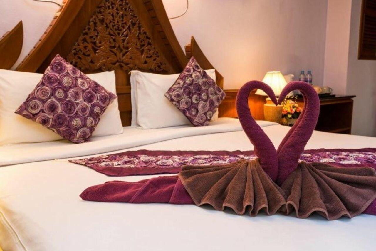 Patong Beach Bed And Breakfast Exterior foto