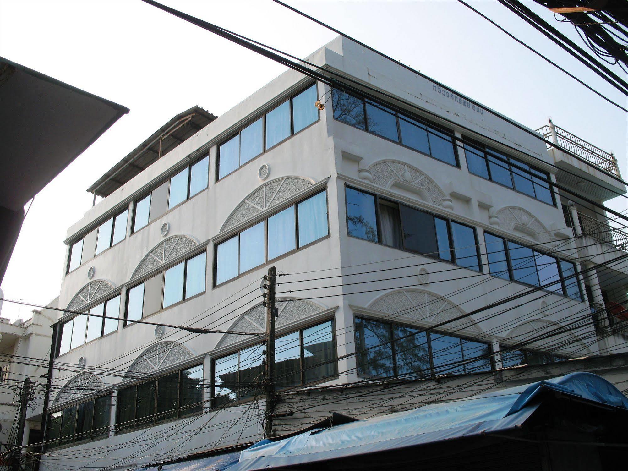 Patong Beach Bed And Breakfast Exterior foto