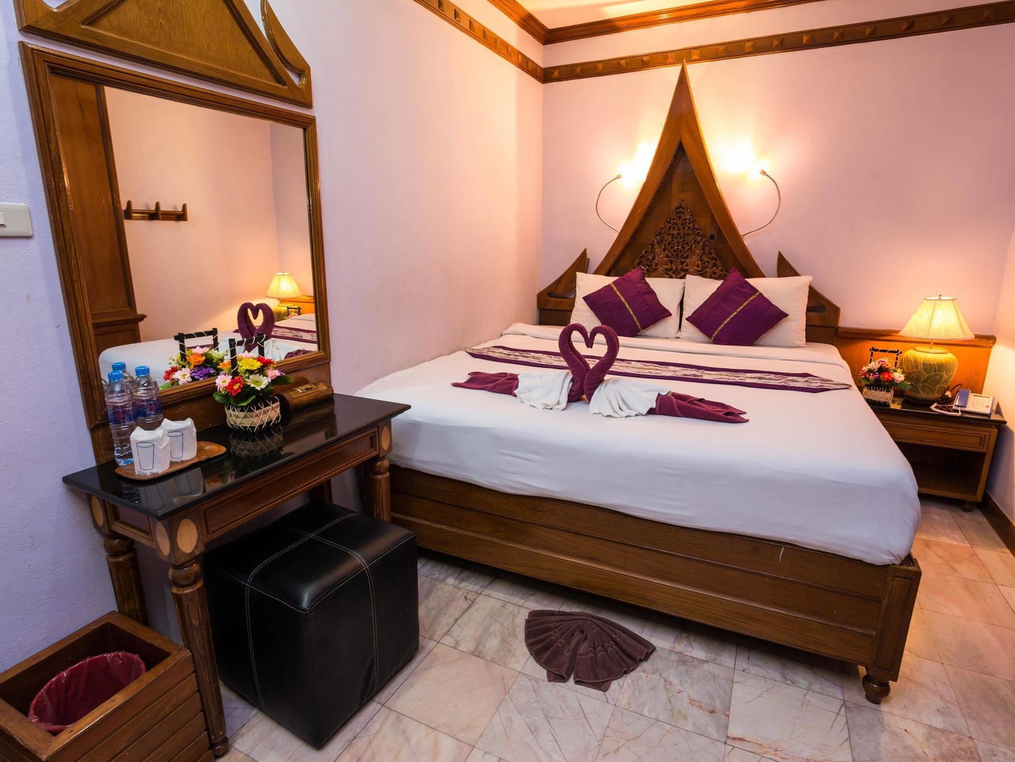 Patong Beach Bed And Breakfast Exterior foto